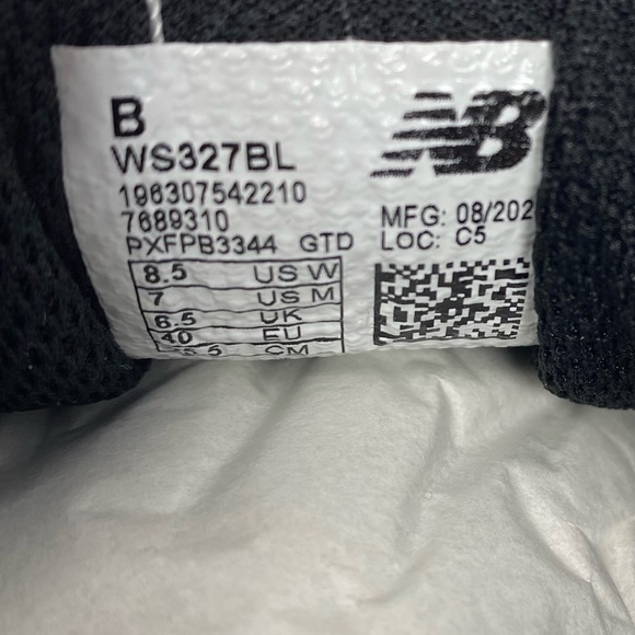New Balance 327 Sneakers in Black and White 8.5 - Picture 8 of 11